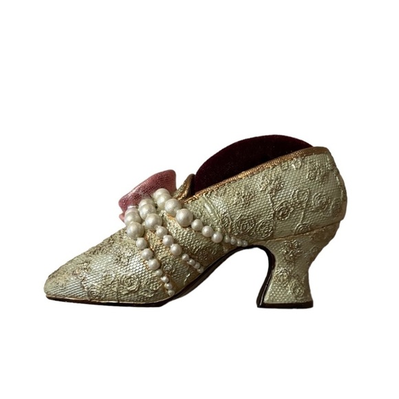 Russ Berrie & Co High Heel Shoe Pin Cushion - Picture 2 of 5
